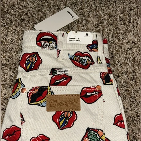 Wrangler White Jeans with Red and Blue Lip Print - Picture 2 of 4